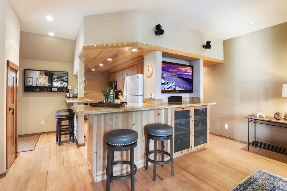 Lodgepole Lair 2 Bedroom Cabin by Redawning