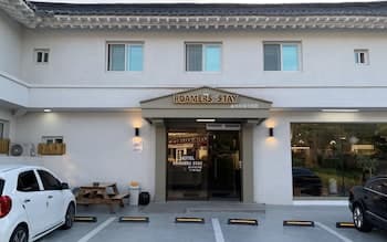 Gyeongju Bulguksa Roamers Stay