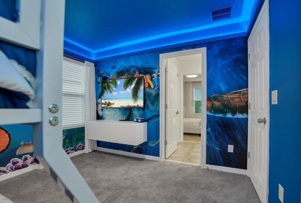 Beautiful New 9 Bed Solara Resort! 9 Bedroom Villa by Redawning