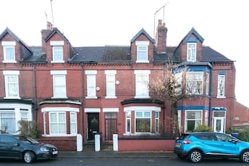 6 Bed House near Manchester