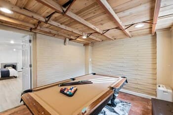 Beautiful 3br/3ba Colonial House by Cozysuites