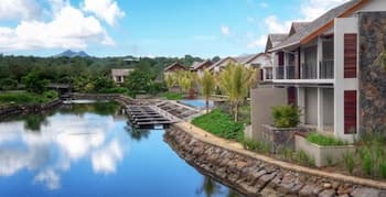 A Stylish 2 Bed Luxury Marina Apartment