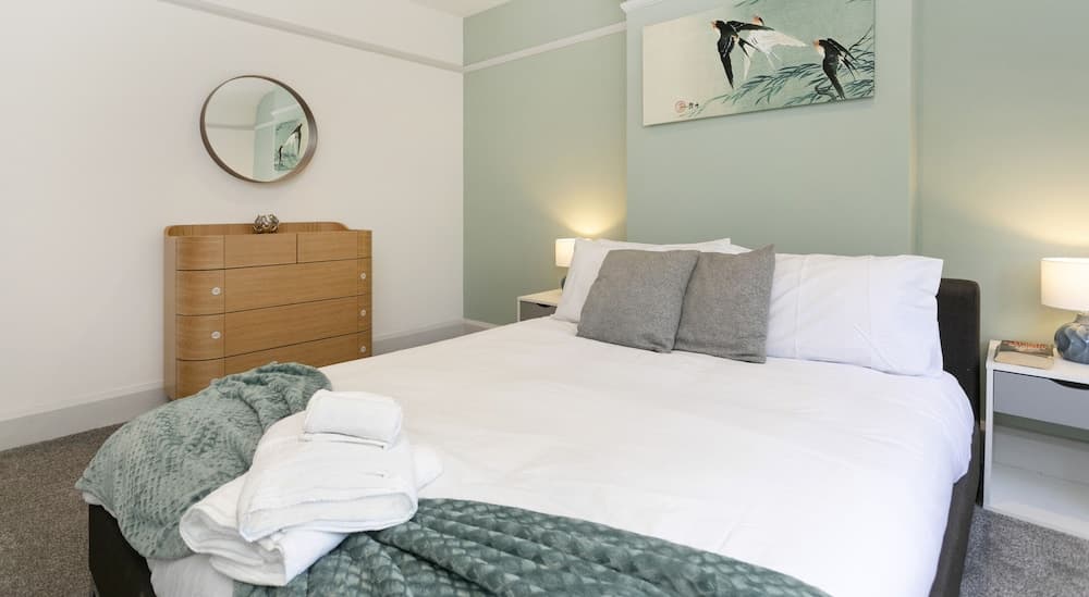 ✰OnPoint- MASSIVE House, PERFECT Location-Parking✰