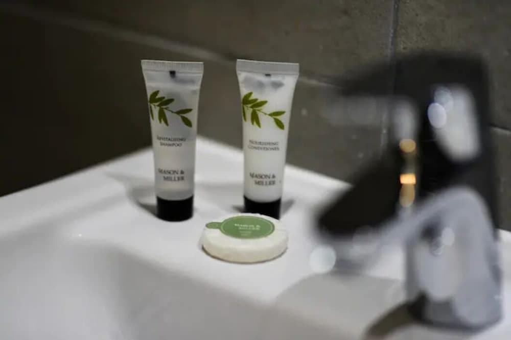 OnPoint -Spacious 2 Bedroom Apt With Parking!