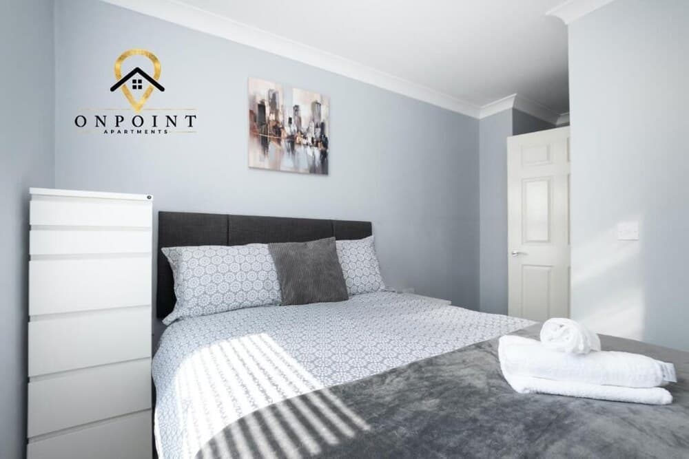 FANTASTIC Duplex 2 Bed Apt-PARKING