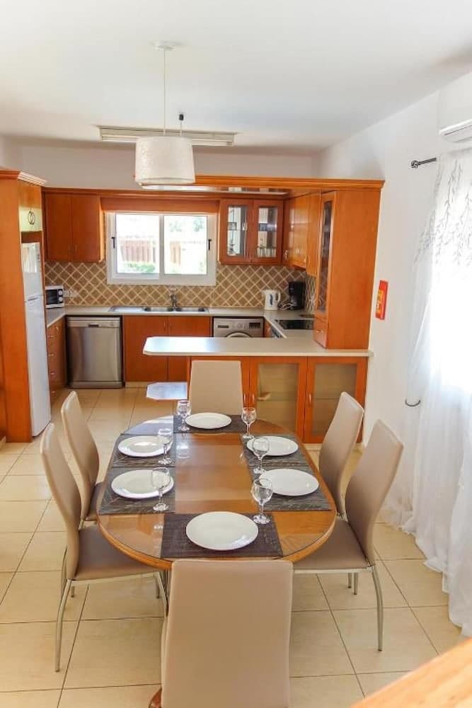 Queens Paradise 1 in Peyia