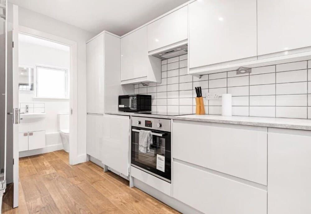 FRESH 1 Bedroom Apt With Parking