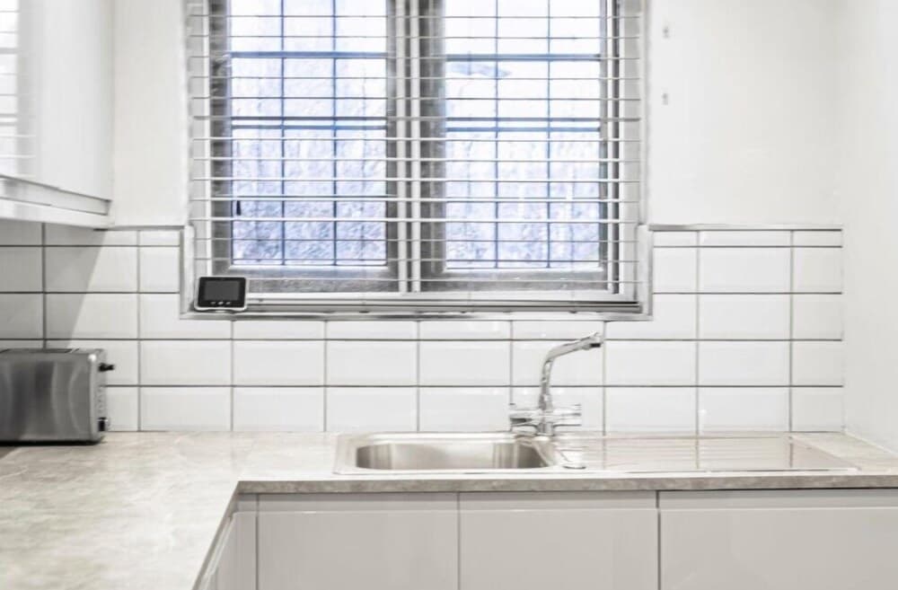 FRESH 1 Bedroom Apt With Parking