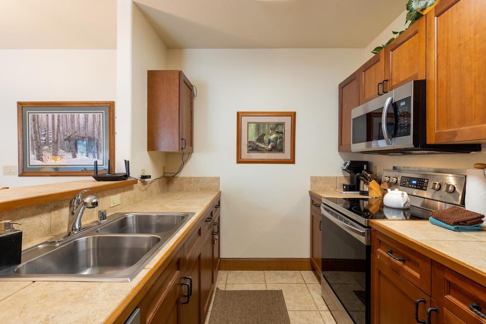 212 Oro Grande 2 Bedroom Condo by Redawning