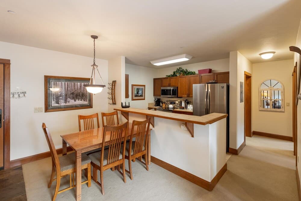 212 Oro Grande 2 Bedroom Condo by Redawning