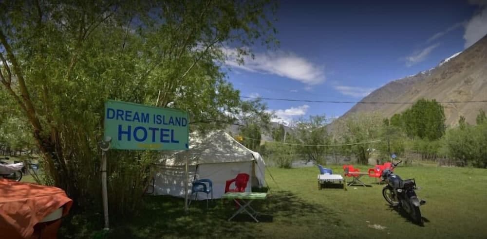 Dream Island Hotel Phander