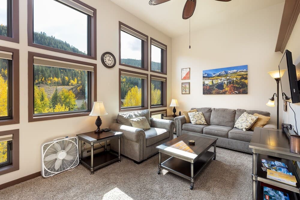 2795 Slopeside 1 Bedroom Condo by Redawning
