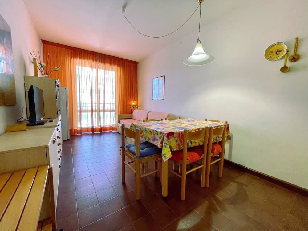 Flat a few Steps From the Beach