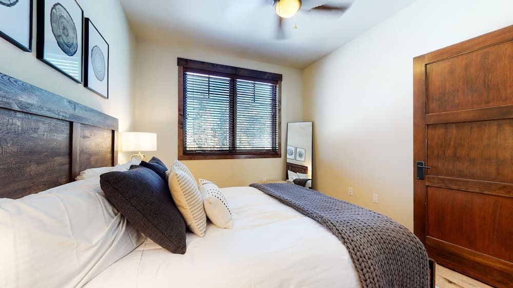 Woodwinds 1265 Luxury Townhouse, Private Hot Tub, 2 Car Garage by RedAwning