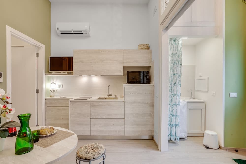 MADAME BARI' Apt a step from the sea