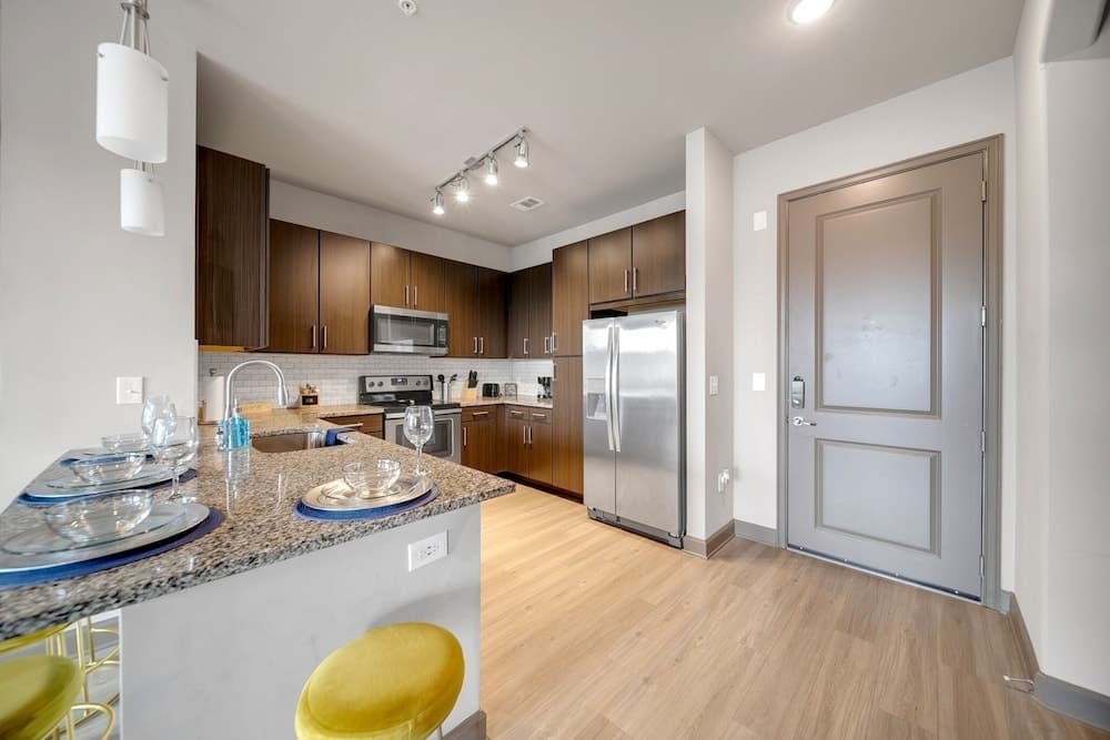 Luxurious West Midtown Condo 2 Bedroom Condo by Redawning