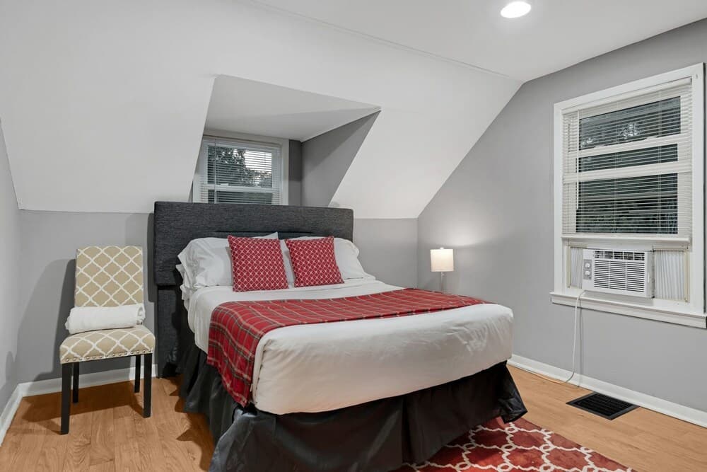 Charming Cape Cod Home - Just 15 Min From Downtown! 4 Bedroom Home by Redawning