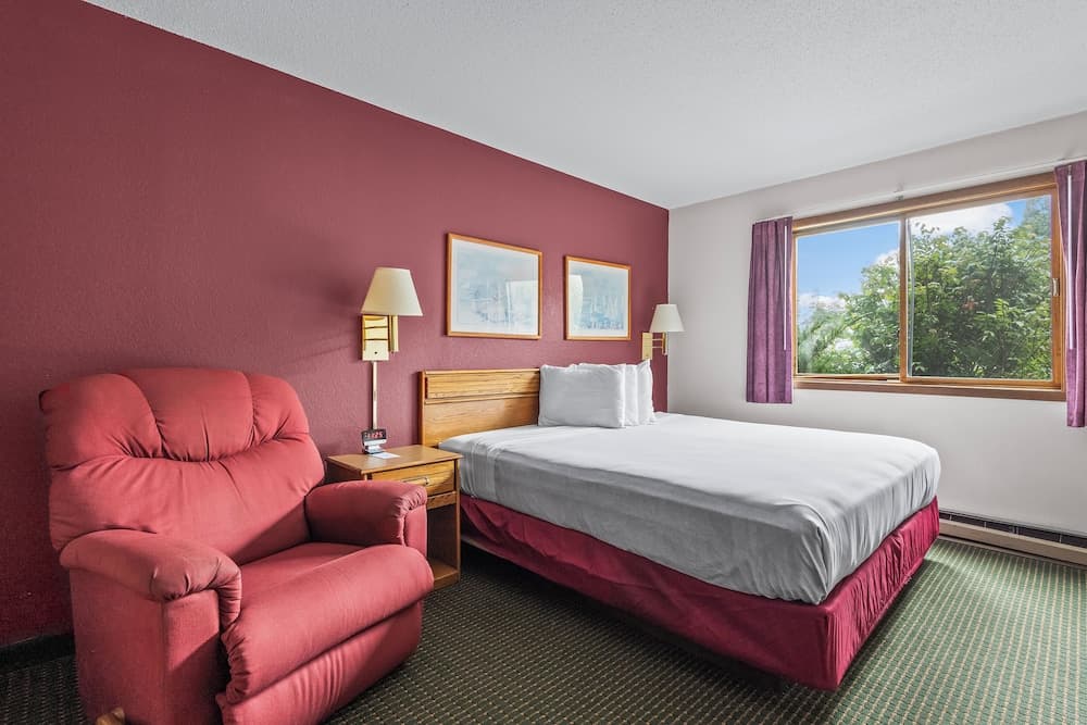 Wautoma Inn by OYO Near Airport WI 73