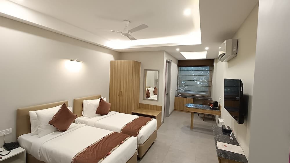 ROSASTAYS Gurugram Sec 31