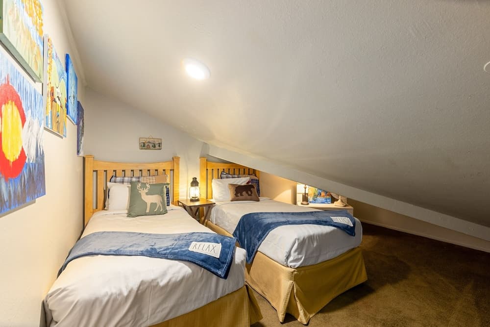 1219 Flying Dutchman 2 Bedroom Condo by Redawning