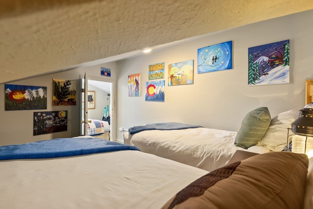 1219 Flying Dutchman 2 Bedroom Condo by Redawning