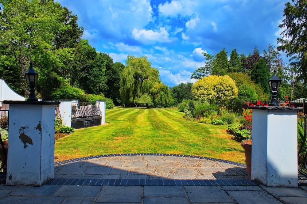 Countryside Escape With Stunning Garden in Surrey