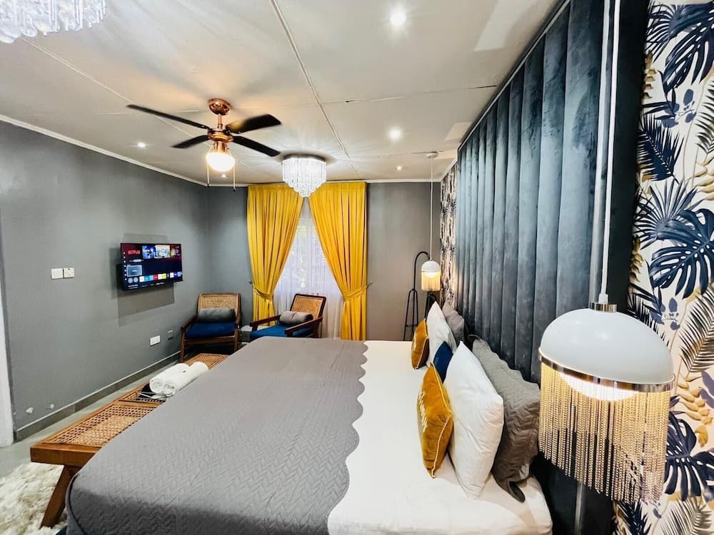 Luxurious Villa With Private Pool, Hot Tub and Bar