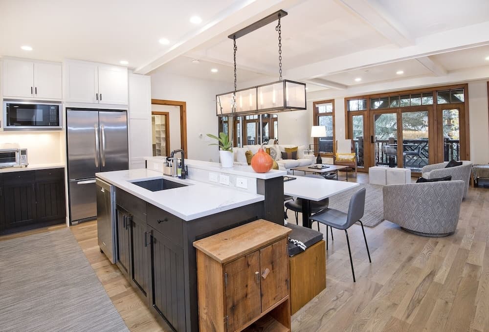 Snowlcoud 203 3 Bedroom Condo by Redawning