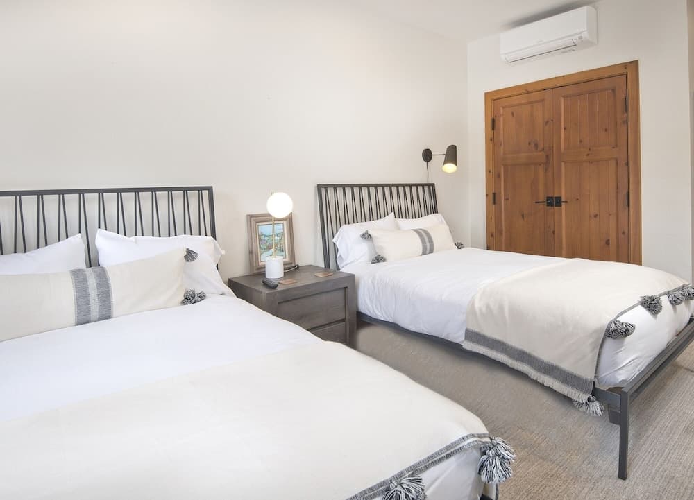 Snowlcoud 203 3 Bedroom Condo by Redawning