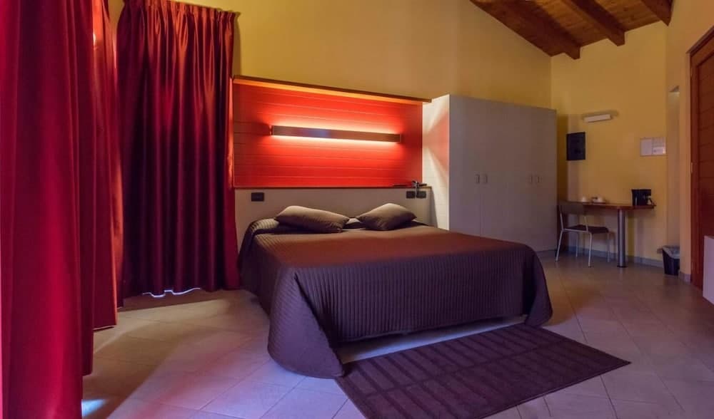 Room in Guest Room - Spacious Double Room in Alba