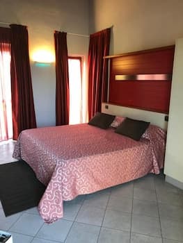 Spacious Double Room in Alba