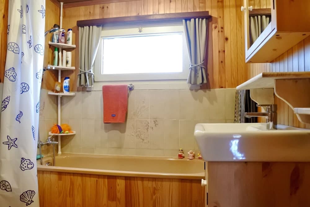 Charming Holiday Chalet Located in a Private Estate With Fenced Garden