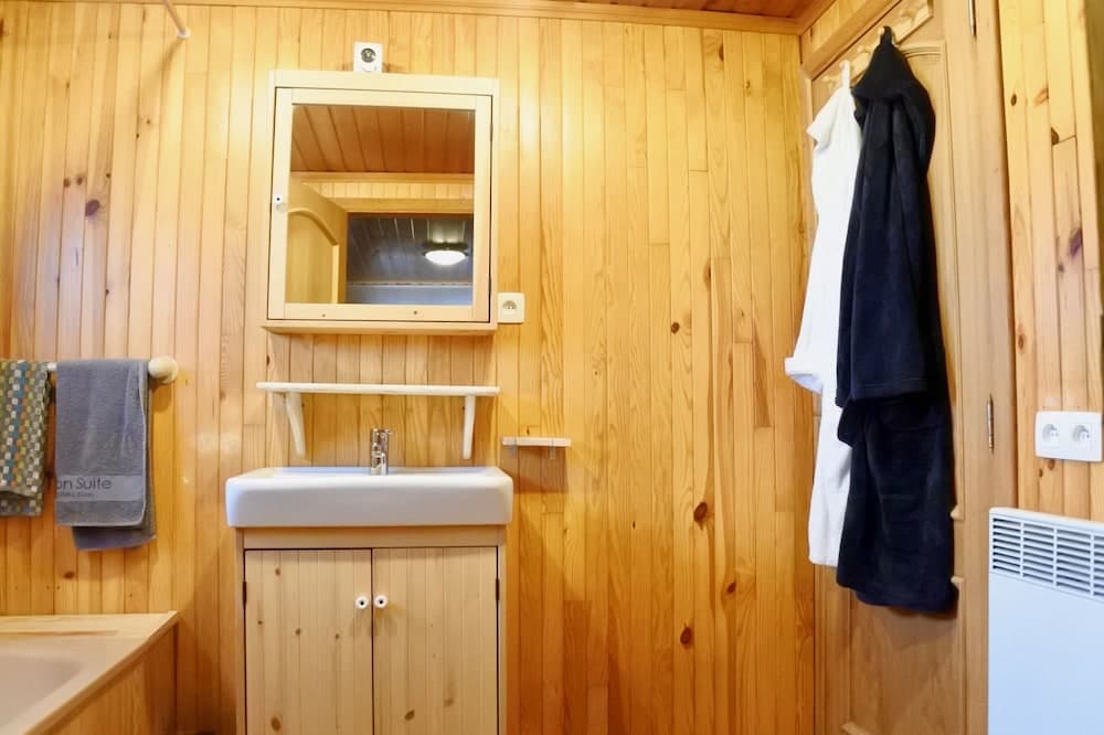 The Holiday Chalet Getaway in a Private Estate, Pets Allowed