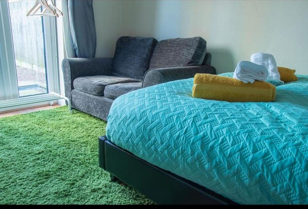 New Cross Mews 4 Bedroom 2 Bathrooms Fast Wifi Parking Sleeps up to 12