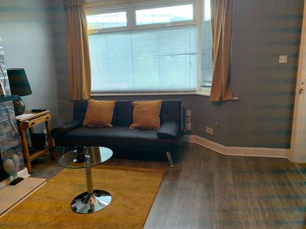 Bridge House 5 Beds up to 8 People Contractors Reunions Long or Short Stays