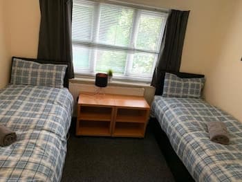 Bridge House 5 Beds up to 8 People Contractors Reunions Long or Short Stays