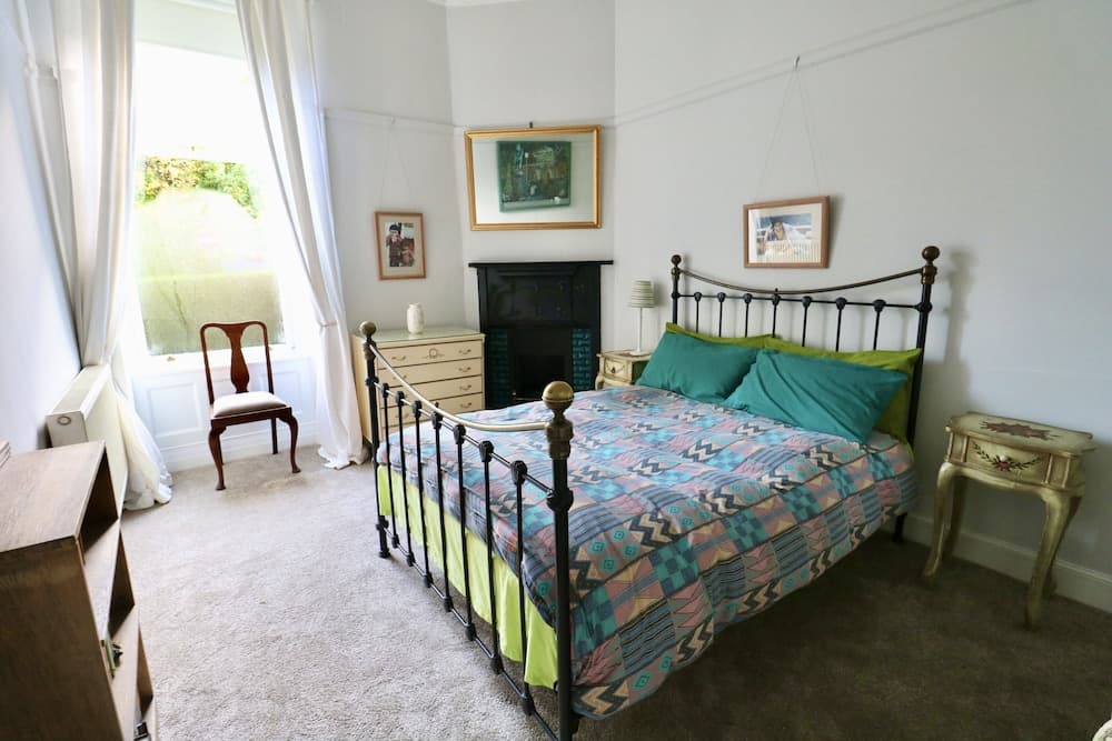 Period Deco flat in west end