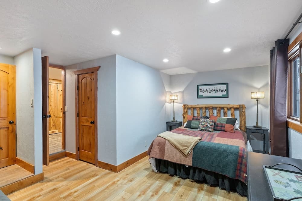 Winterwood 10 2 Bedroom Condo by Redawning