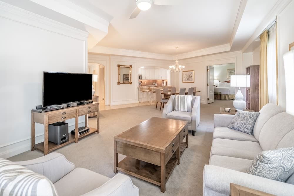 Garden View Residence 103 Located at The Ritz-carlton by Redawning