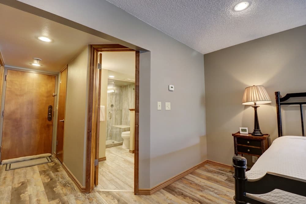 Large, Welcoming Condo With Incredible Views - WL406 by Redawning