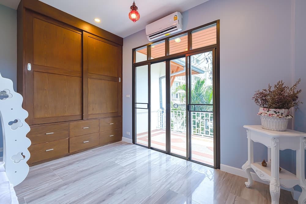 Pool villa  4 BR walking to Beach HV