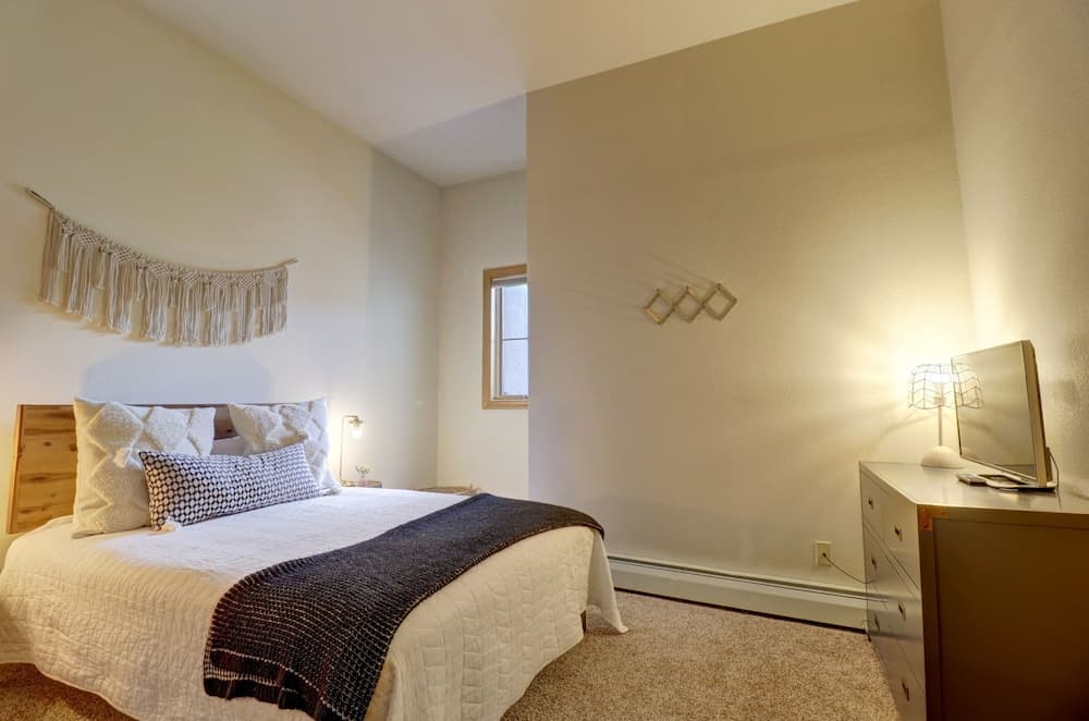 Pet Friendly, Slope-side, Spacious Town Home - ER21 by Redawning