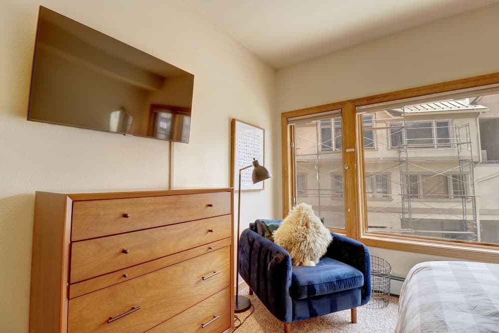 Pet Friendly, Slope-side, Spacious Town Home - ER21 by Redawning