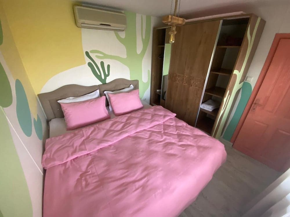 Mona  Lisa Art Villa