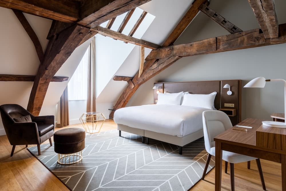 Sapphire House Antwerp, Autograph Collection