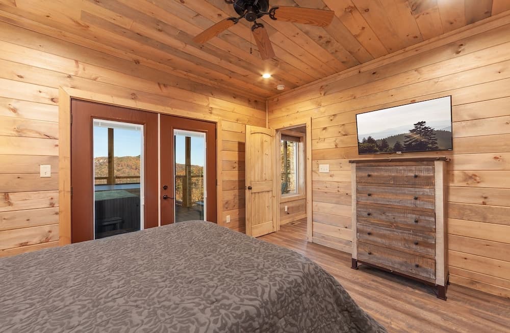 Victoria's Secrets 5 Bedroom Cabin by RedAwning