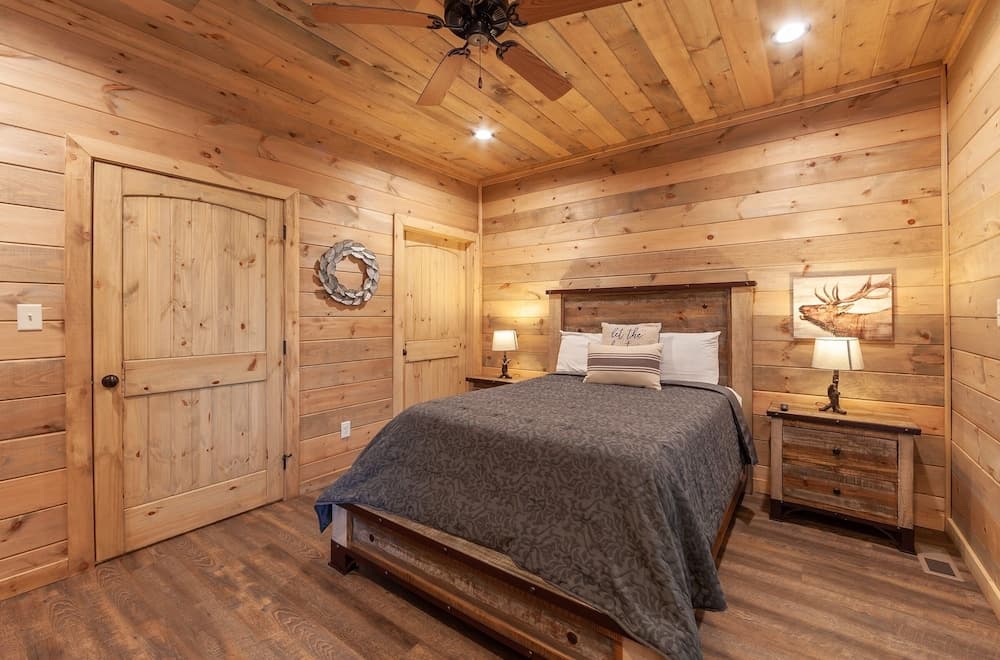 Victoria's Secrets 5 Bedroom Cabin by RedAwning