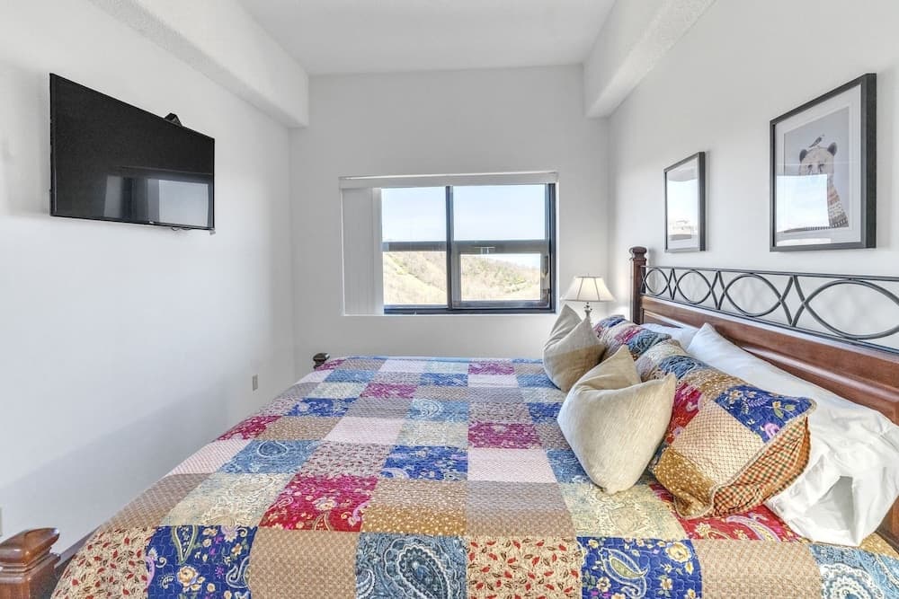 Handsome Condo, View in Sugar Mountain, Heated Pool & Jacuzzi by RedAwning