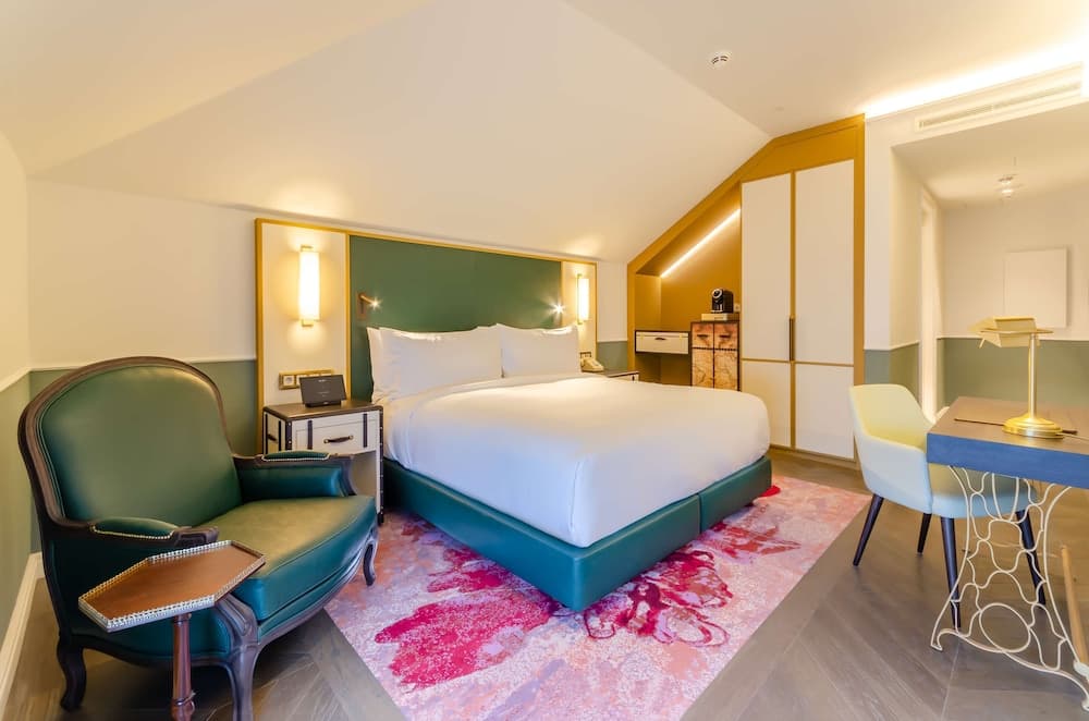 The Emerald House Lisbon, Curio Collection By Hilton