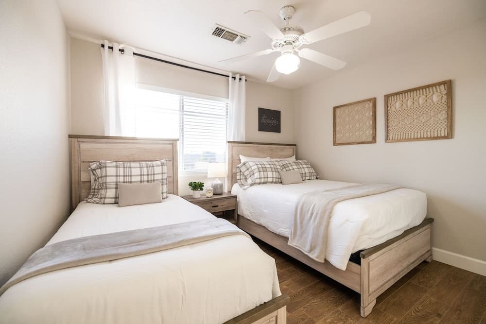 Gilbert Douglas 1 Bedroom Home by Redawning